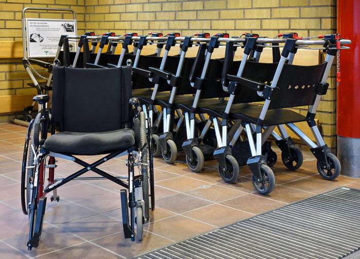 В Подмосковье будут поддерживать специалистов по уходу за инвалидами
