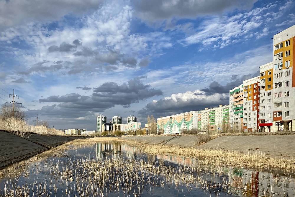 Казахстанский город затопило из-за разлива реки